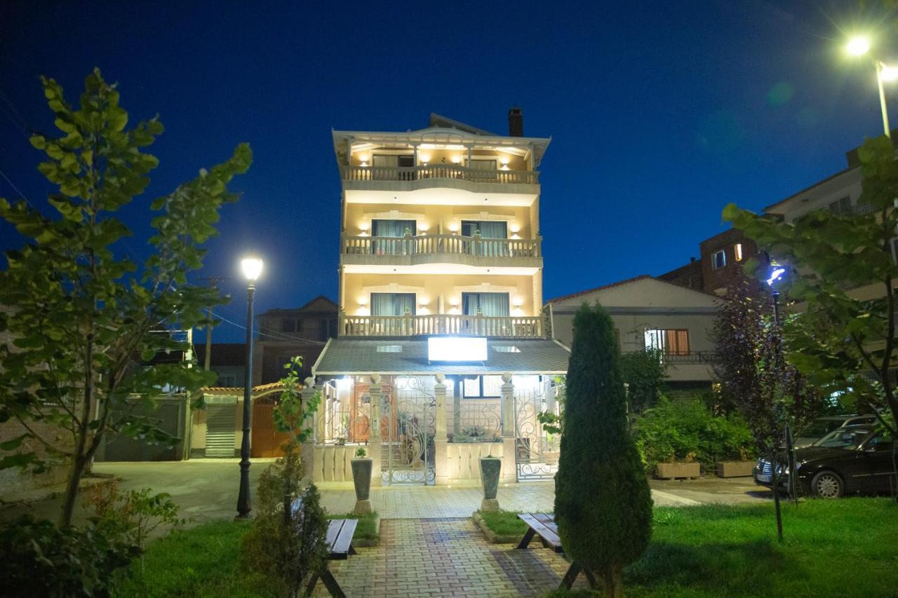 Vila Mariss Korce Exterior photo